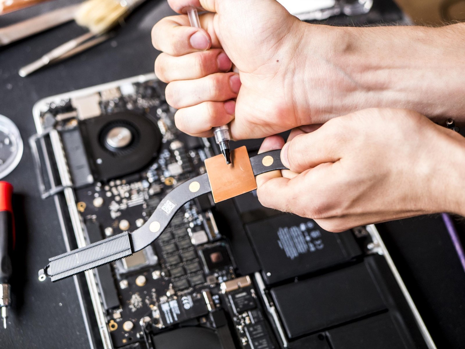 Reparing computer laptop chip