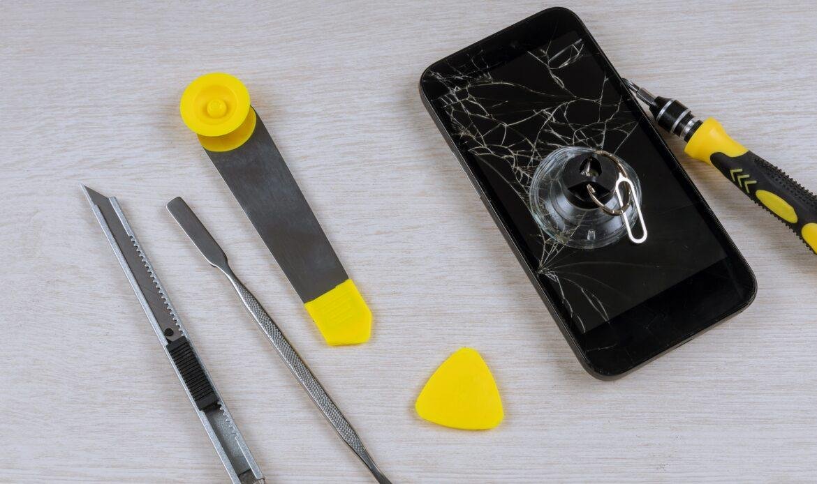 Smart phone repair with screwdriver